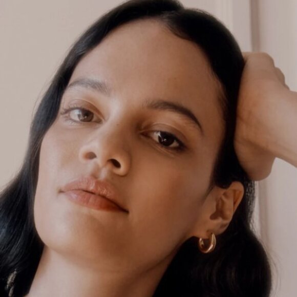 NIB Cuyana Mini Hoop Earrings - Picture 3 of 4